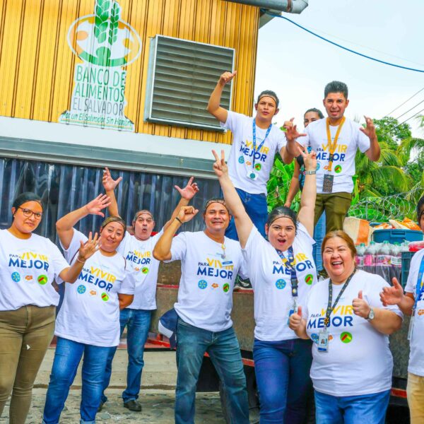 Walmart realiza voluntariado en el Banco de Alimentos de El Salvador